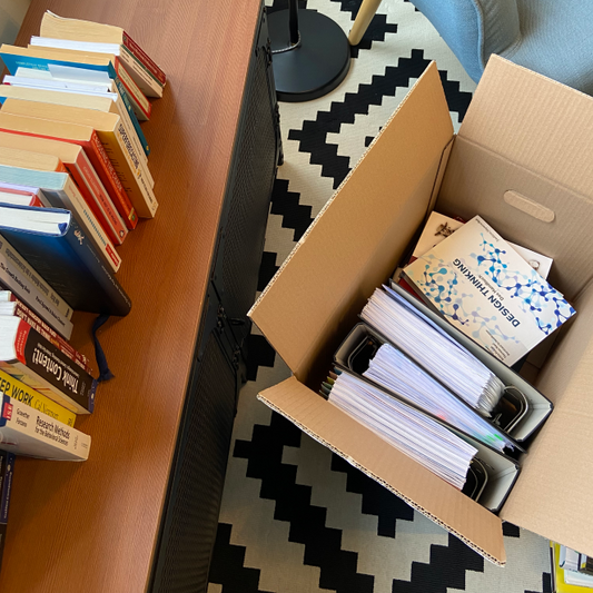 Kartons für Bücher und Ordner